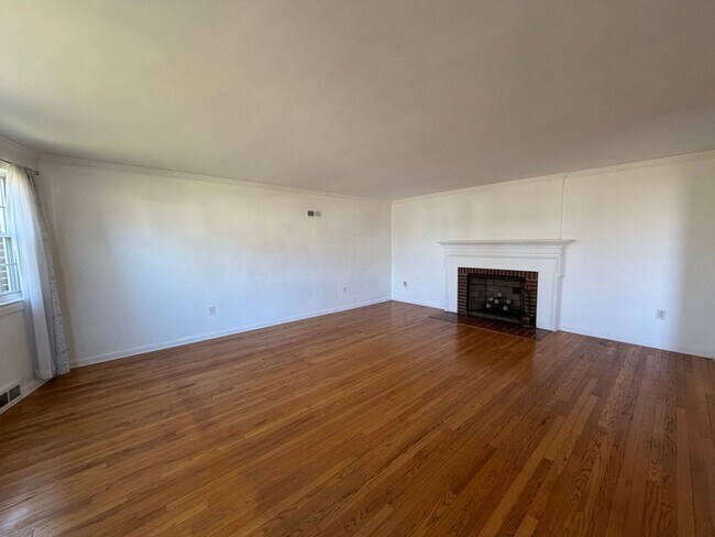 Building Photo - Lovely Single Family Home For Rent - Do not Miss This Opportunity