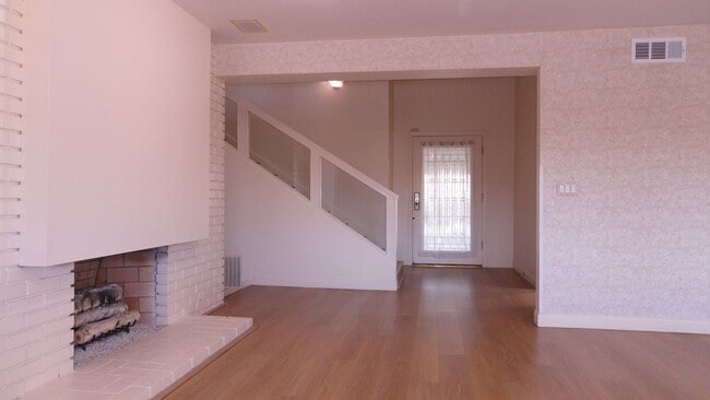 Building Photo - 1100 La Senda Dr