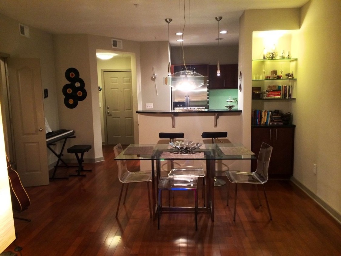 Primary Photo - Beautiful One Bedroom Condo in Midtown!