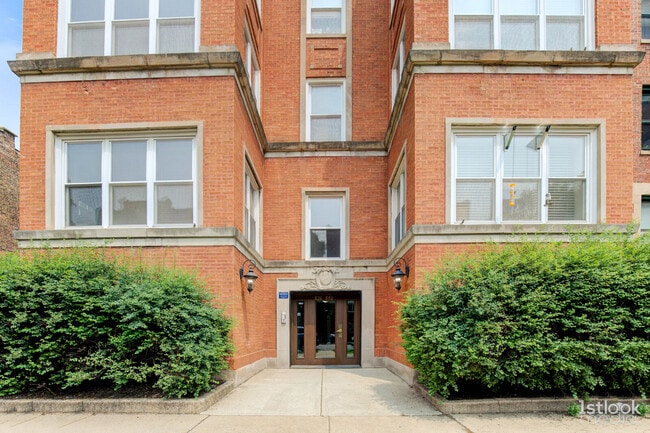 Building Photo - 838 E 52nd St