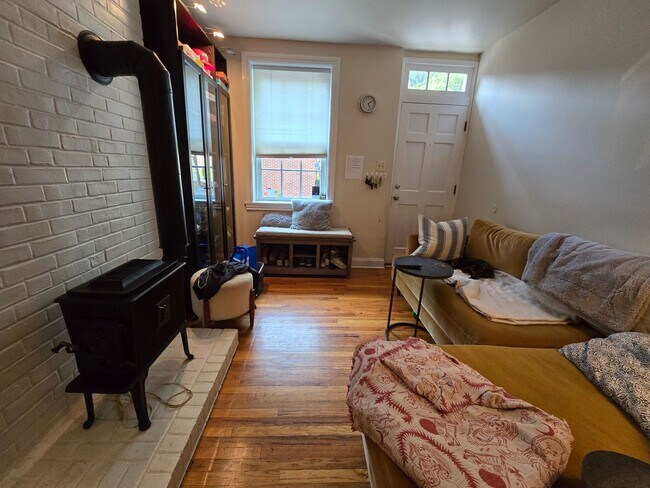 Foto del edificio - DELIGHTFUL 2 BEDROOM QUEEN VILLAGE TOWNHOUSE