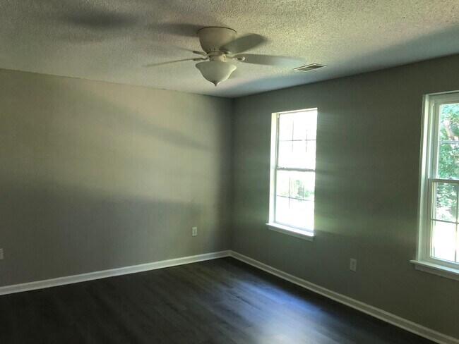 Foto del edificio - 123 Spruce Ave