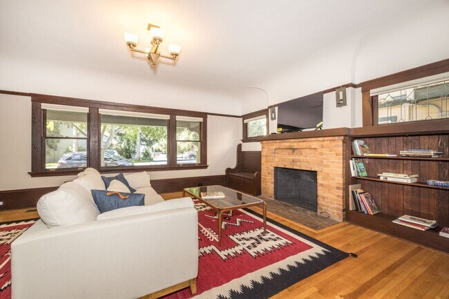 Building Photo - Spacious Home w/ Old World Charm, Steps to...