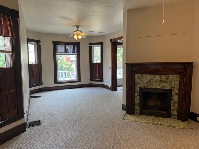 Vivir en la oficina - 357 W 5th St