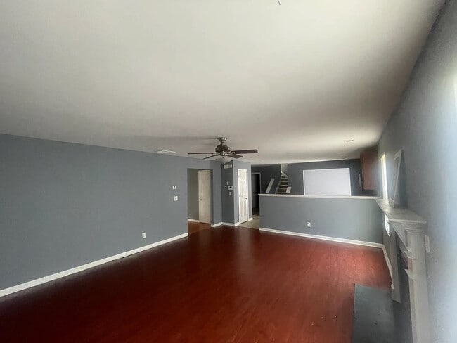 Building Photo - Room in House on Walton View