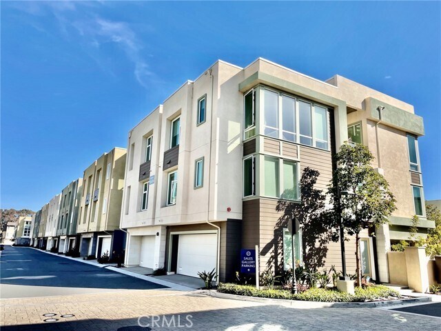 Building Photo - 2763 Doheny Way
