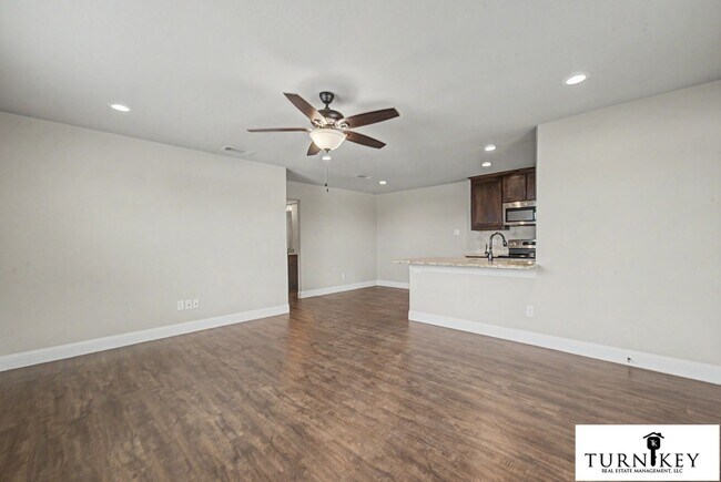 Building Photo - 141-143 Crossbow Ct.