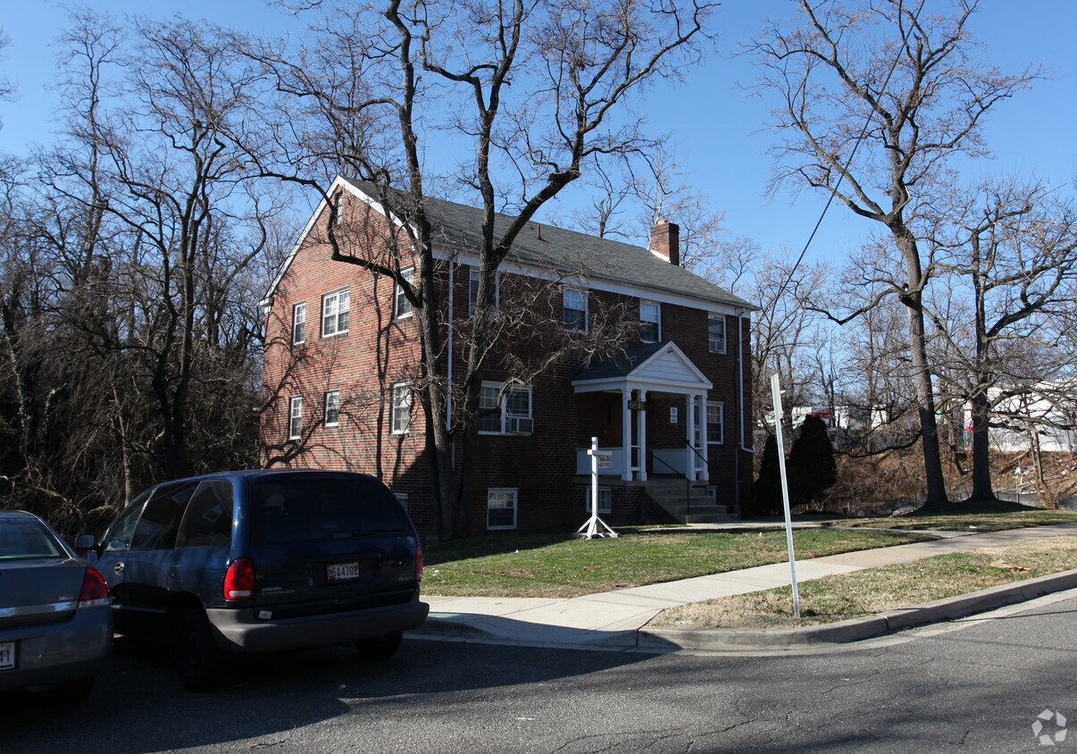 6816 Red Top Rd, Takoma Park, MD 20912 Apartments in Takoma Park, MD