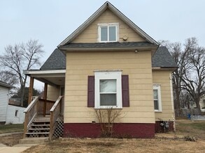 Building Photo - 115 E Conron Ave