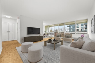 Building Photo - 1137 Royal York Rd