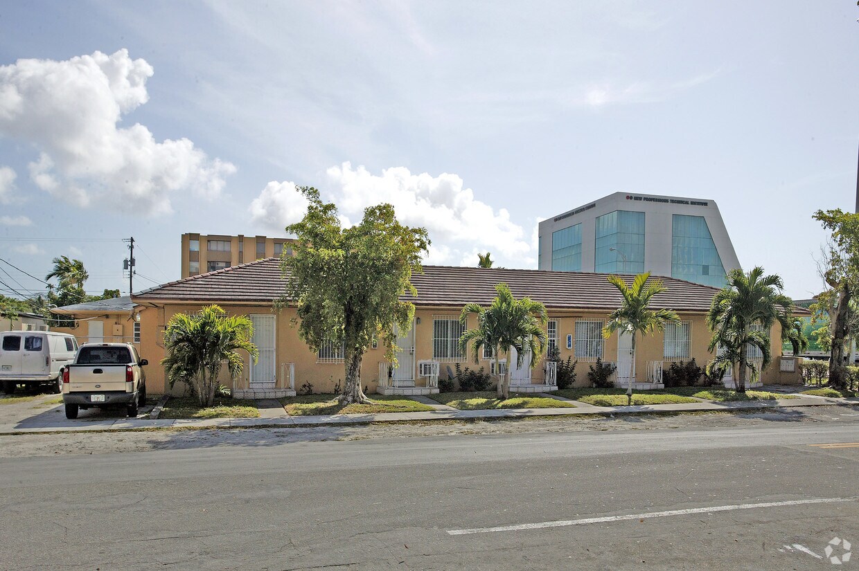 Building Photo - 4031 W Flagler St