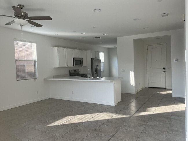 Building Photo - 8953 W Palo Verde Dr