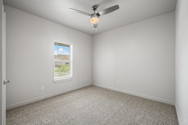 Building Photo - Like-New Duplex in Frenship East!