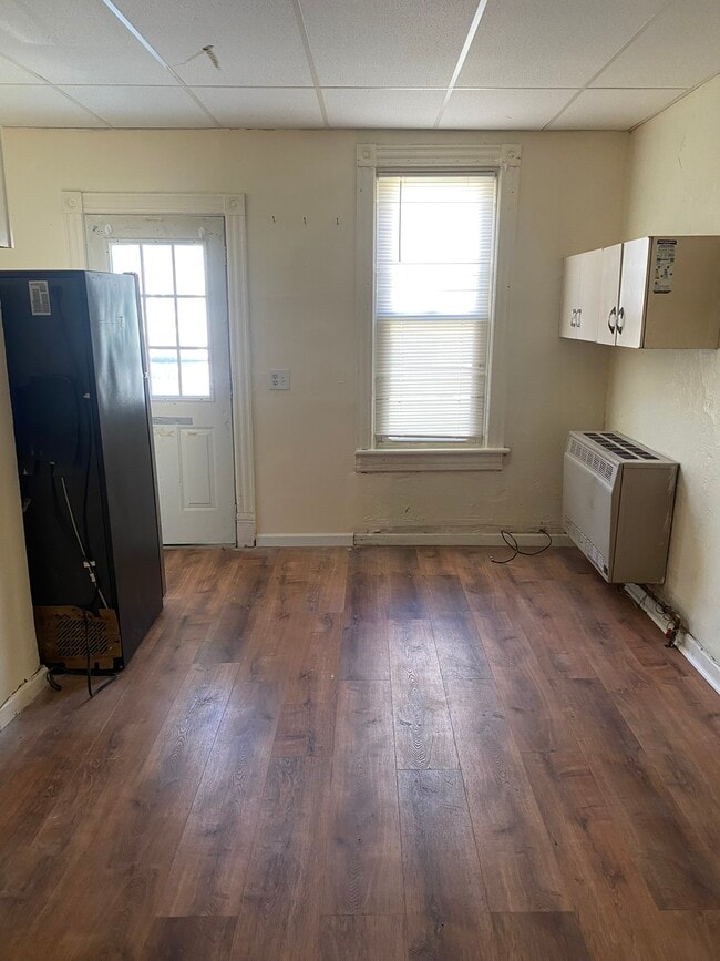 Living room - 37 E Main St