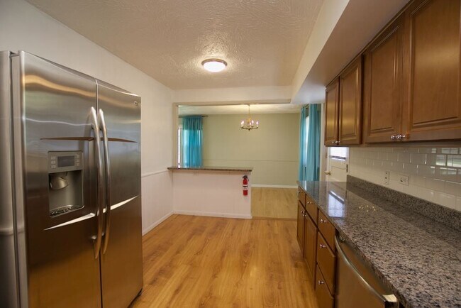 Foto del edificio - 1326 Meadow Ln