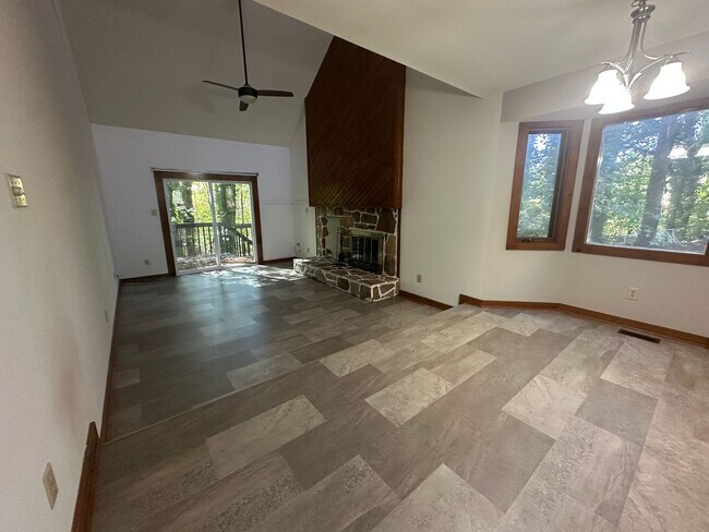 Foto del edificio - 5652 Thea Ln