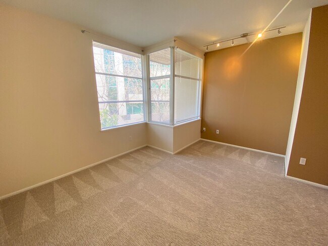 Building Photo - Advent - Gorgeous & Bright Two Bedroom Two...