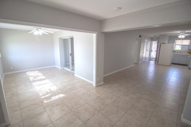 Sala de estar - 6721 E McDowell Rd
