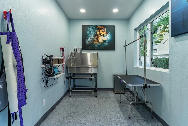 Building Photo - Willow Lake