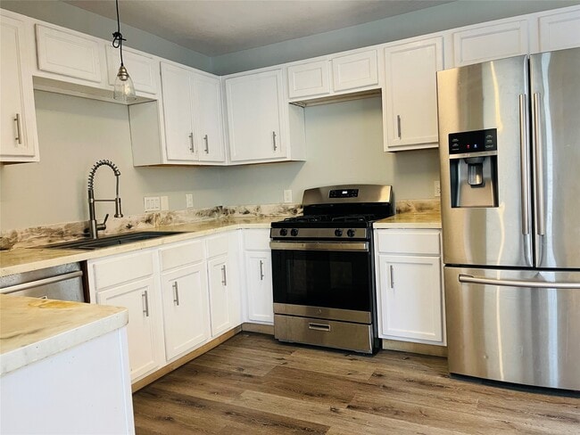Foto del edificio - 6404 Mountain Pines Ln