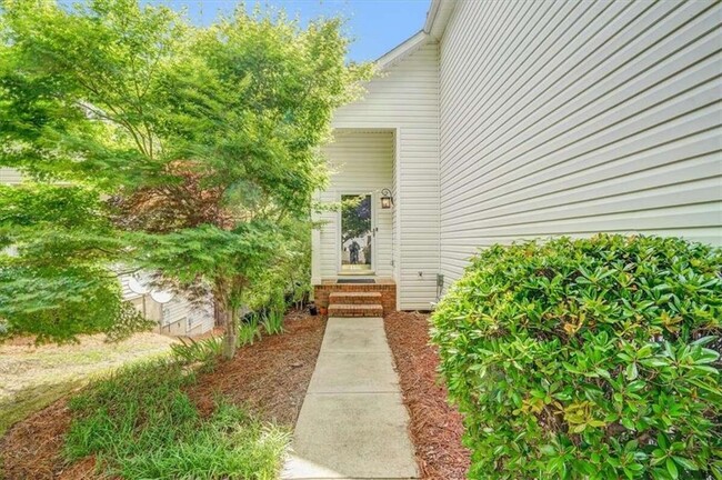 Building Photo - 142 Stoneforest Dr