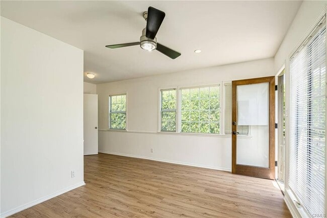 Building Photo - 313 Venice Way
