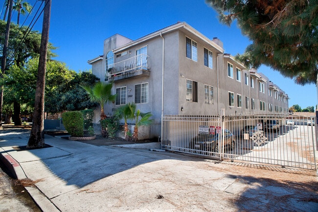 Foto del edificio - 15920 Sherman Way