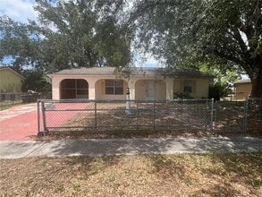 Building Photo - 8250 Lombra Ave