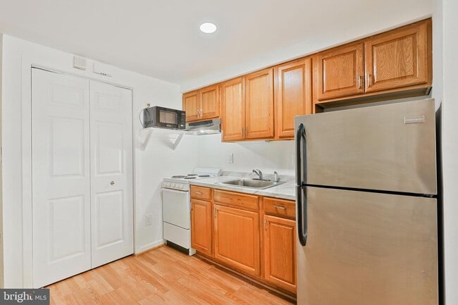 Building Photo - 9837 Hellingly Pl