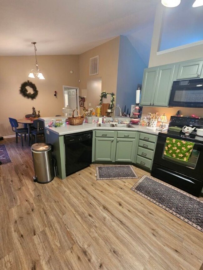 Building Photo - Beautiful 3 Bedroom Home In Jacksonville!