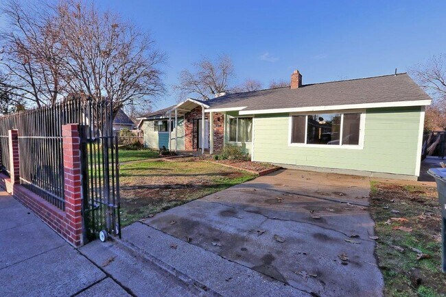 3825 14th Ave Sacramento CA 95820 House Rental in Sacramento CA