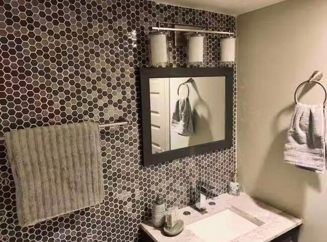 Foto del edificio - 6402 Del Monte Dr