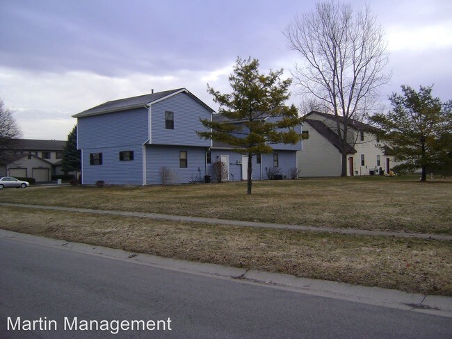 Building Photo - 6057-6059 Red Oak Dr