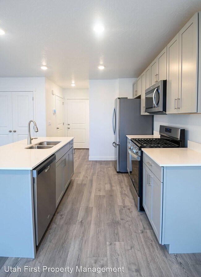 Building Photo - 4 br, 2.5 bath House - 357 W 2050 N