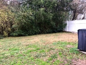 Building Photo - 738 Dellwood Dr