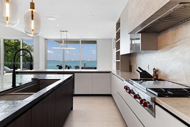 Foto del edificio - 1379 N Venetian Way