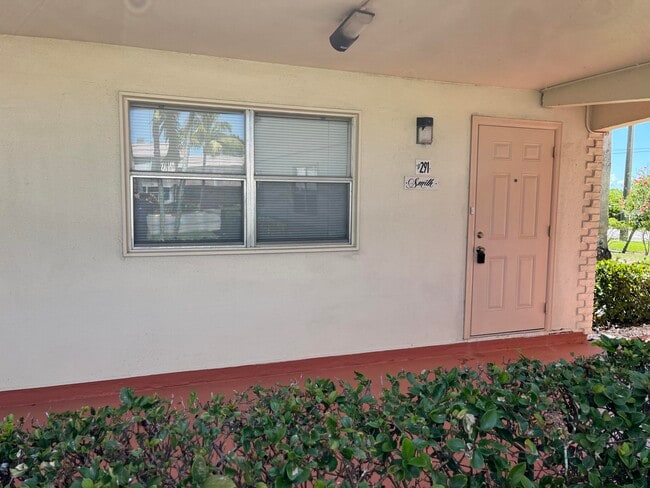 Building Photo - 291 Saxony Ln