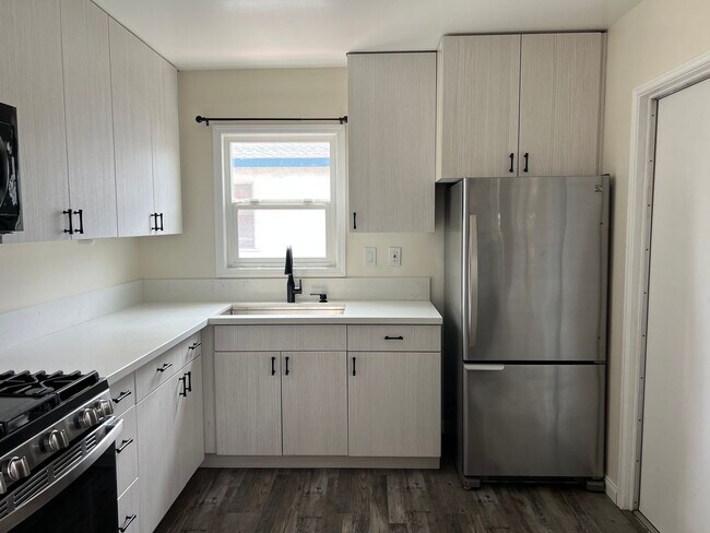 Foto del edificio - 182-186 Garrett Avenue