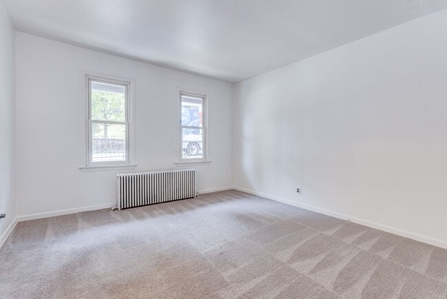 Building Photo - AVAILABLE AUGUST 2026 - Huge 3+ Bedroom Unit w/ Wrap Around Deck & Big Yard!