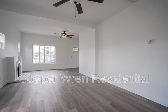 Building Photo - 1004 S Montezuma Ave