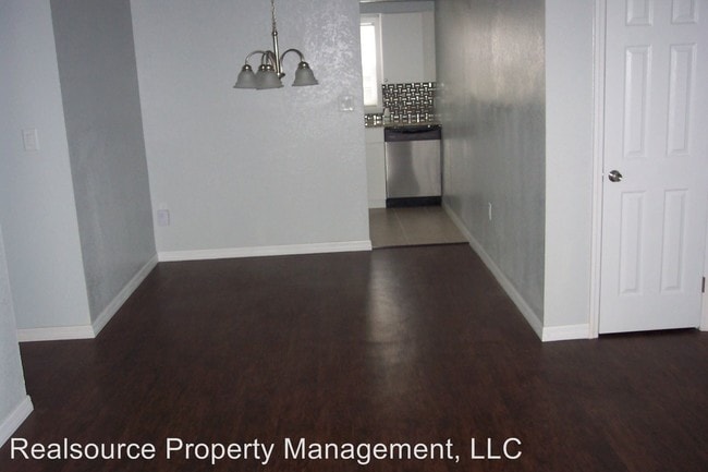 Building Photo - 2103 S Mills Ave