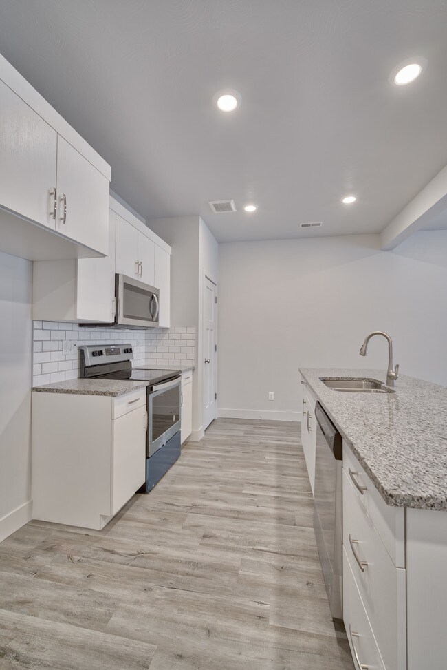 Building Photo - Warm Springs #39