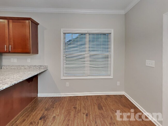 Building Photo - 877 Juno Dr