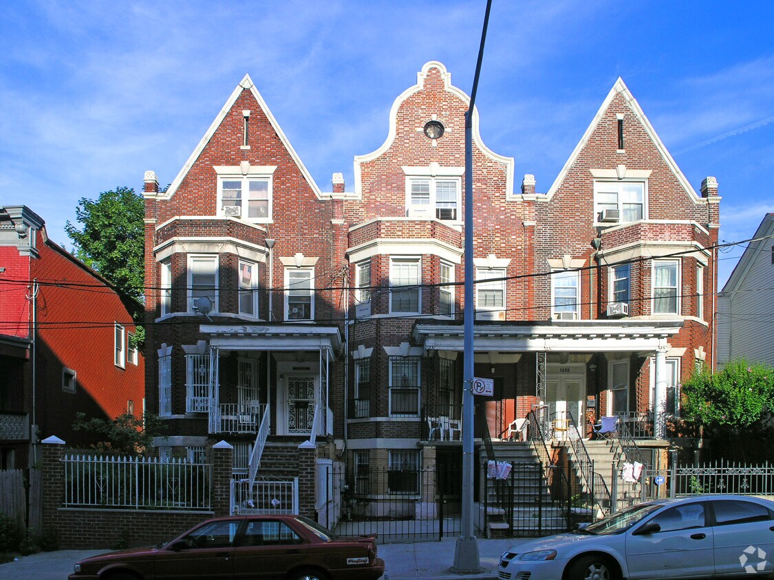 Foto del edificio - 1697 Clay Ave