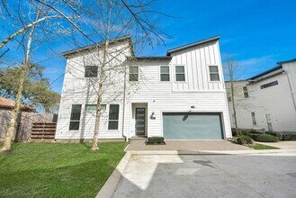 Building Photo - 506 W Donovan St