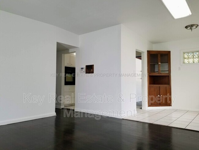 Building Photo - 516 Enka Ave