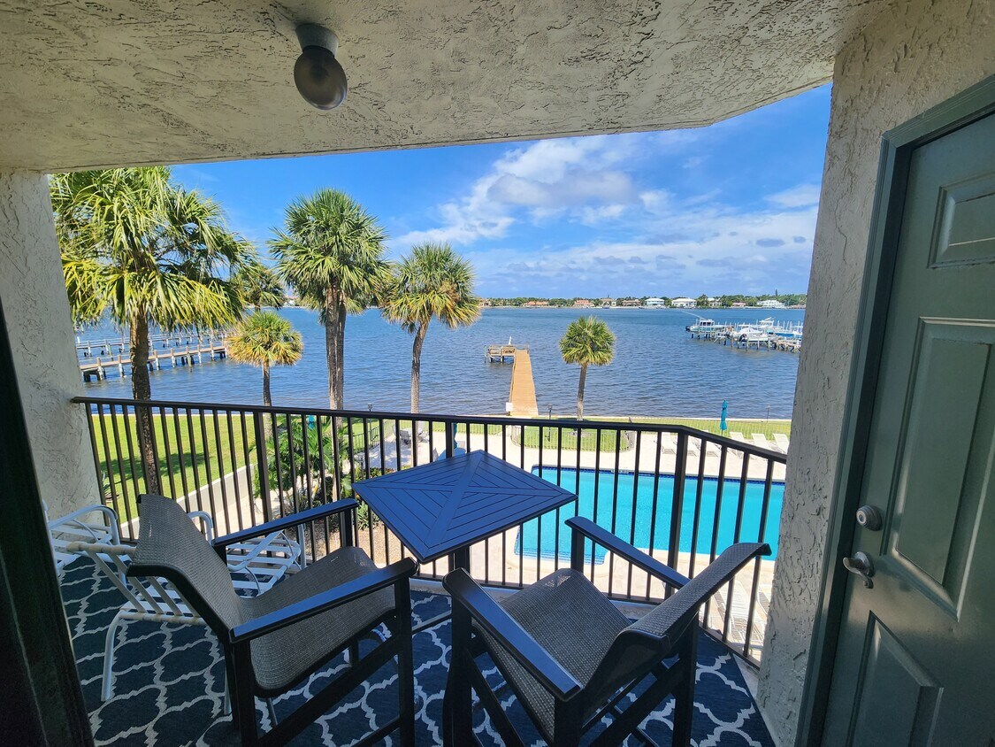 Foto principal - 1202 S Lake Dr