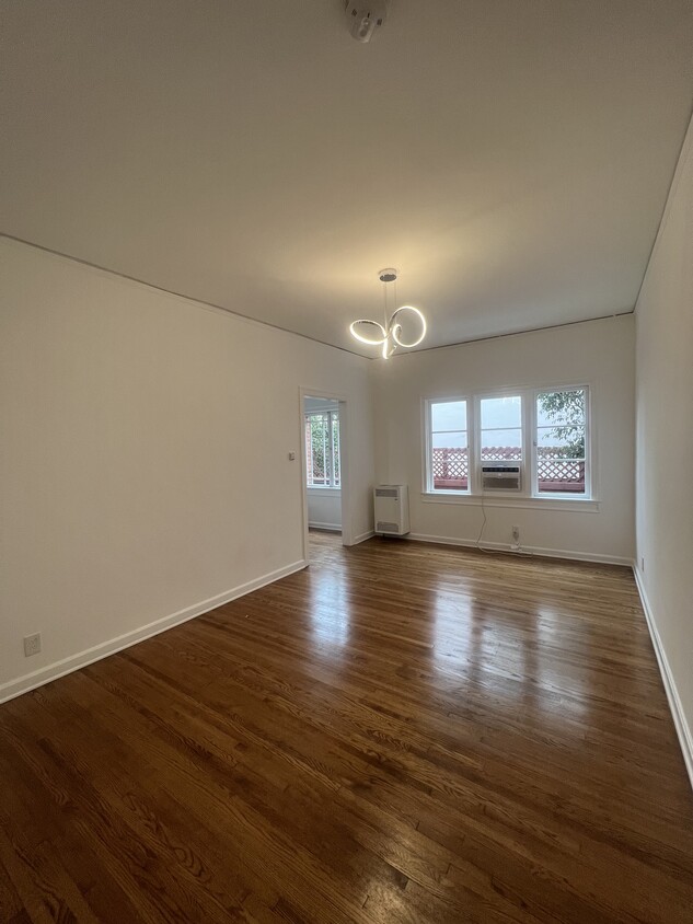 Primary Photo - 15 Eastwind St