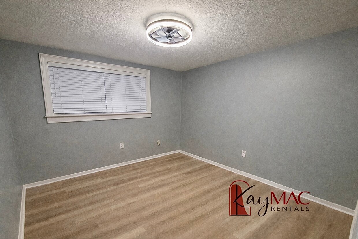 Building Photo - 1109 6th St