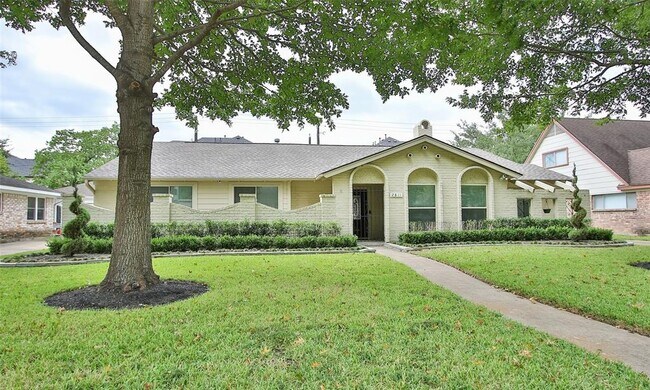 Building Photo - 2811 Quincannon Ln
